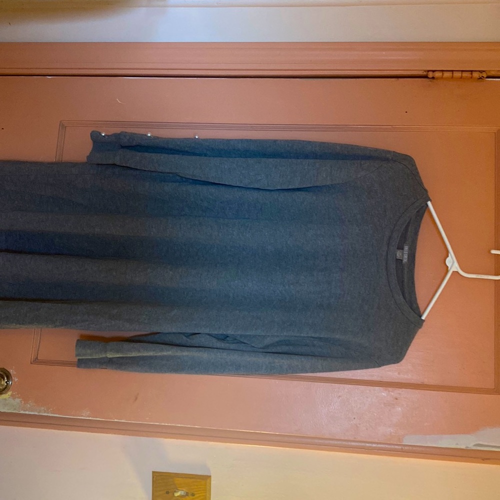 1x grey knee length tunic/dress, fits like an xl, pearl accents on sleeves